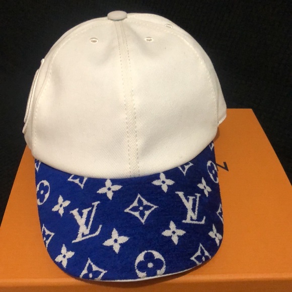 Louis Vuitton hat - Picture 3 of 10